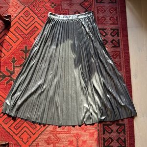 Forever 21 Silver metallic pleated midi skirt - size small